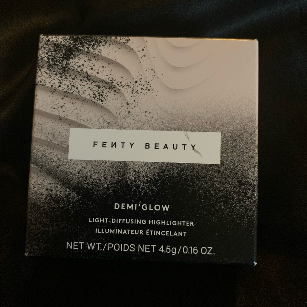 Fenty Beauty Demi’Glow Highlighter